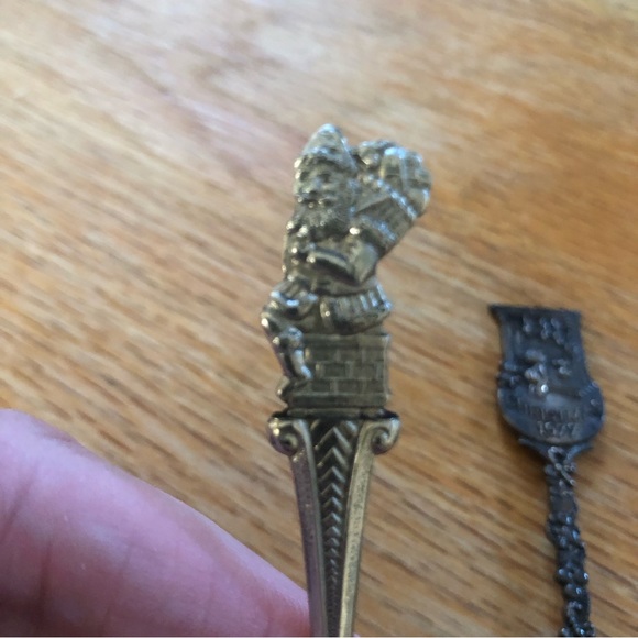 Beautiful Vintage Christmas Bundle of 2 spoons with incredible details - Picture 4 of 15